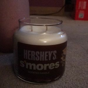 Hershey’s S’mores scented candle